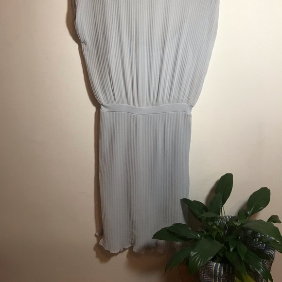Gray pleated dress - Picture 2 of 3